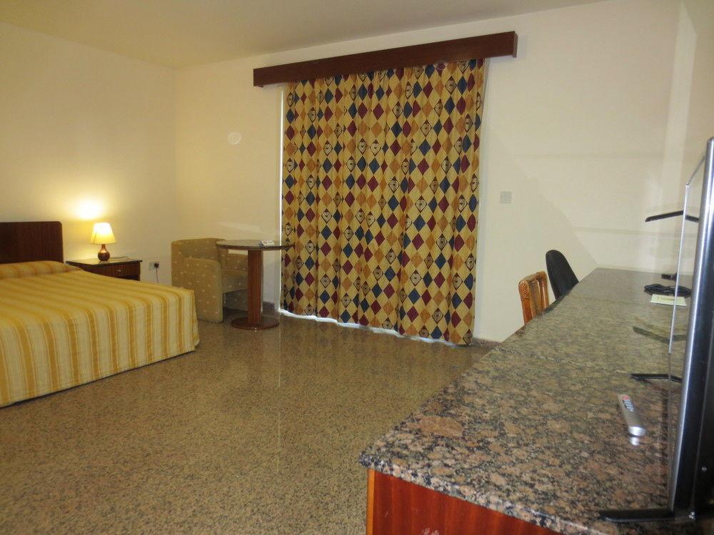 Kapetanios 3*