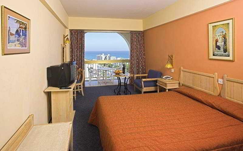 Golden Arches 3* Limasol