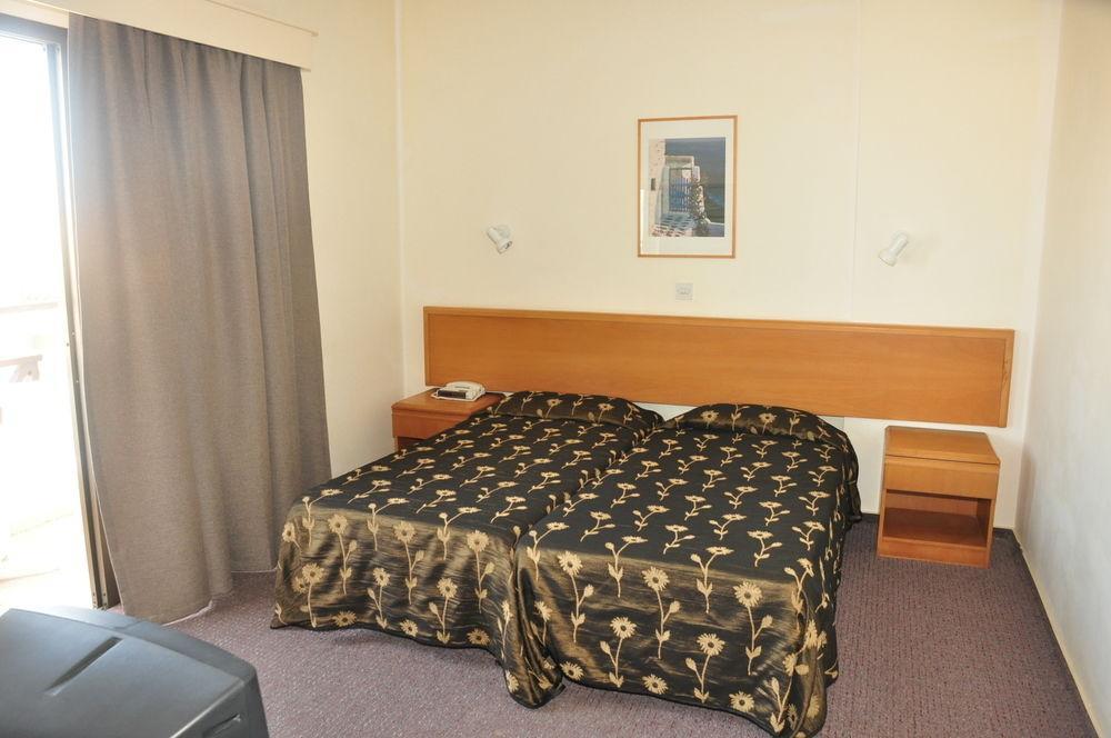 Harry's Hotel Protaras