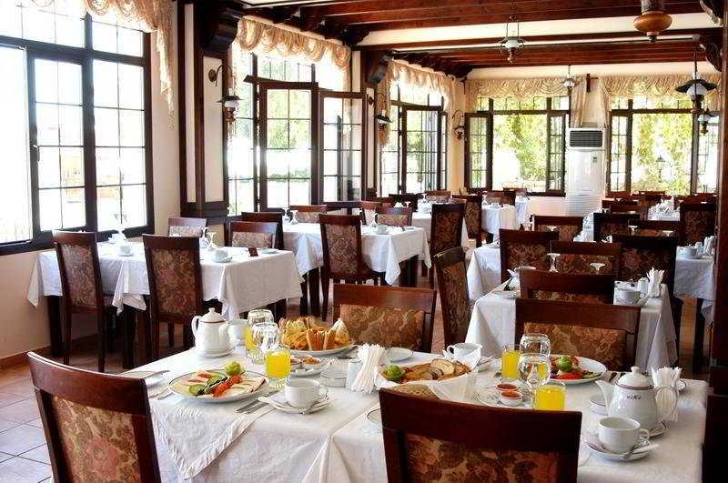 Hotel Bellapais Monastery Village 3*
