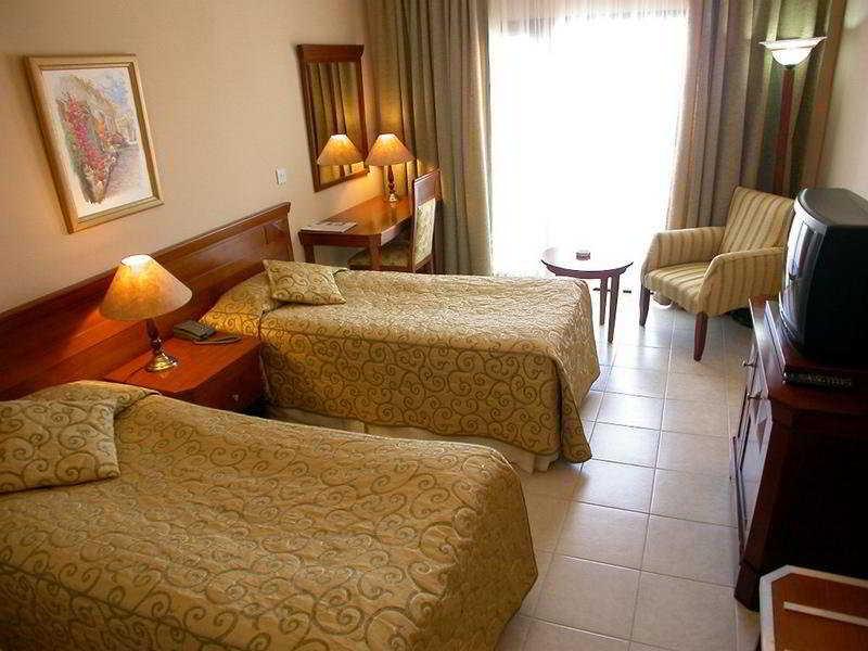 Bellapais Monastery Village Hotel 3*