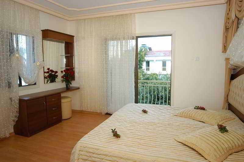 Riverside Garden Hotel 4*