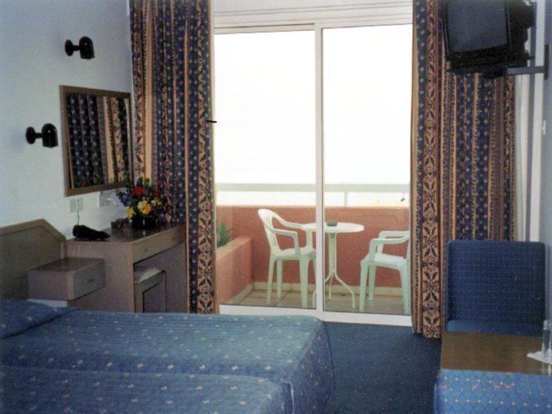 Lenios Hotel 2*
