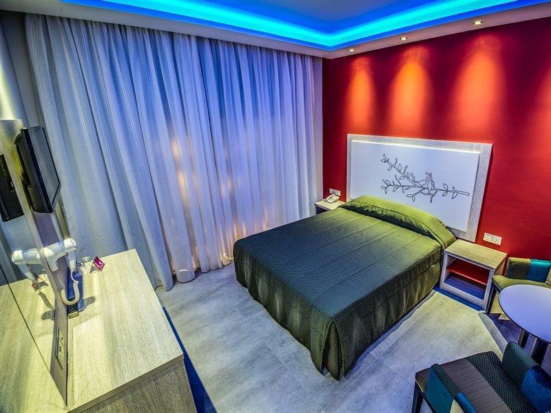 Nicholas Color Hotel 4*