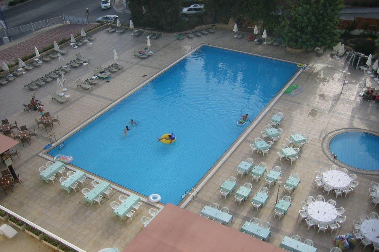 Golden Arches Hotel 3*