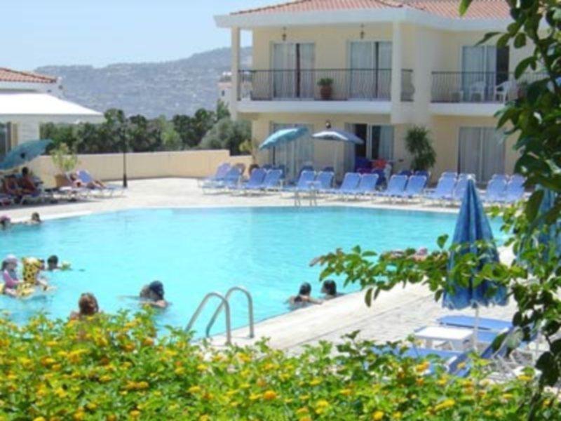 Nicki Aparthotel