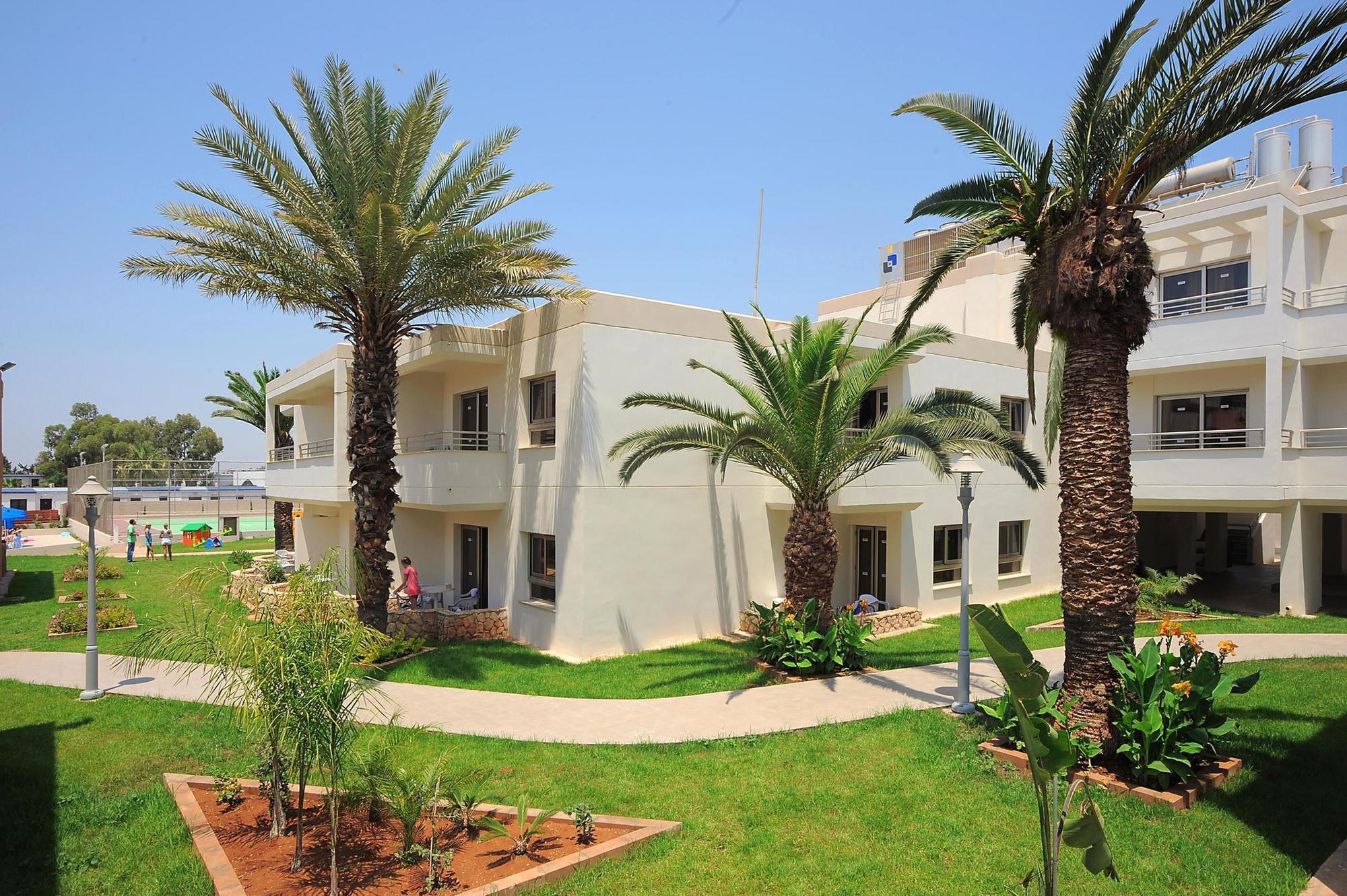 Euronapa Aparthotel 3*