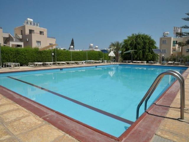 Debbiexenia Aparthotel