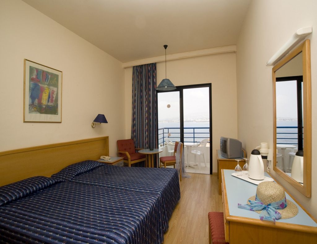 Queens Bay Hotel Kissonerga