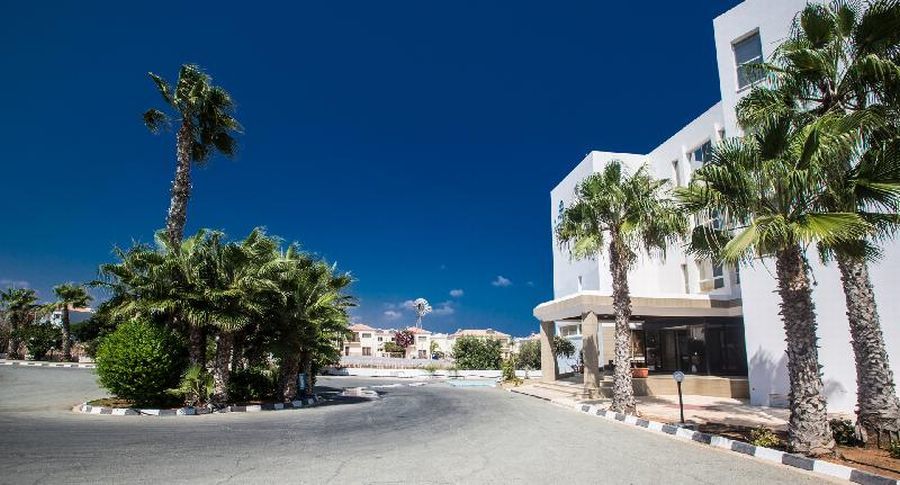 Polycarpia Hotel Pernera