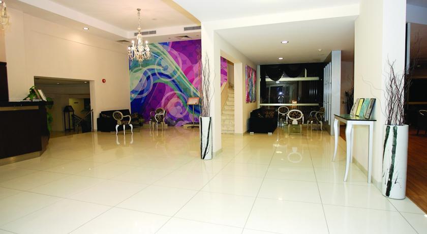 Crown Henipa Hotel 3*