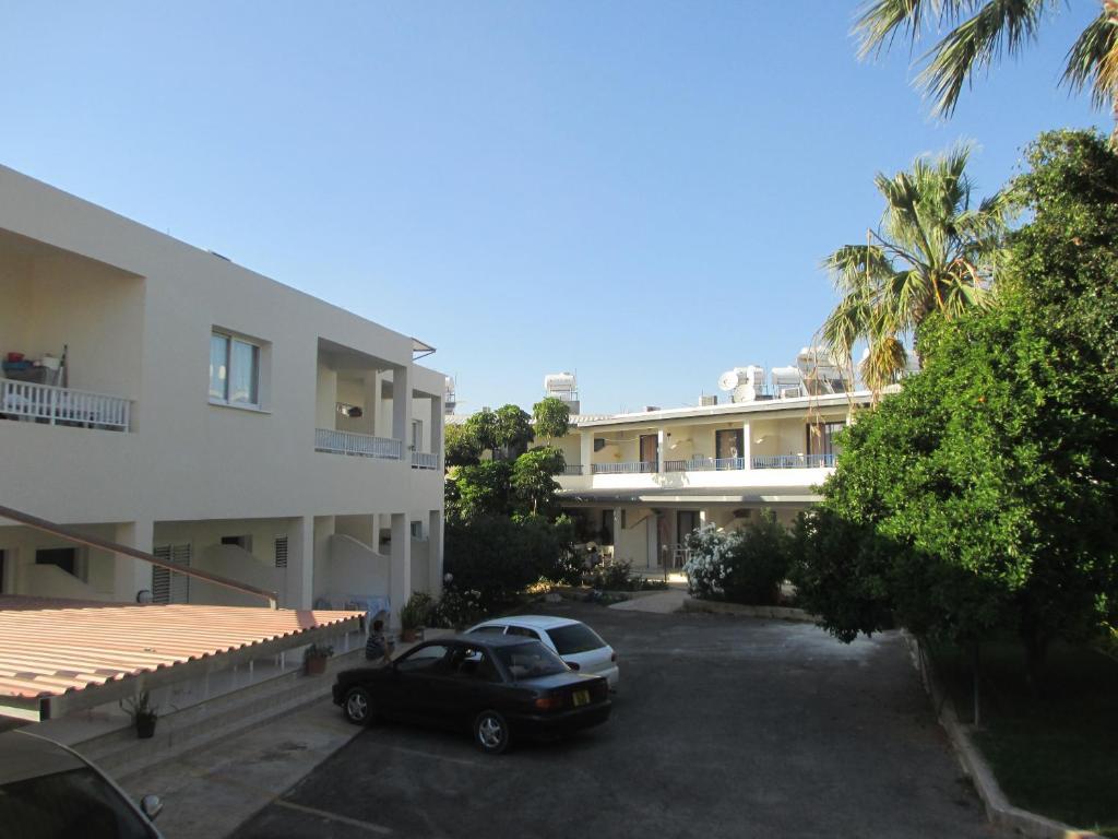 Aparthotel Zoe's Court Klorakas