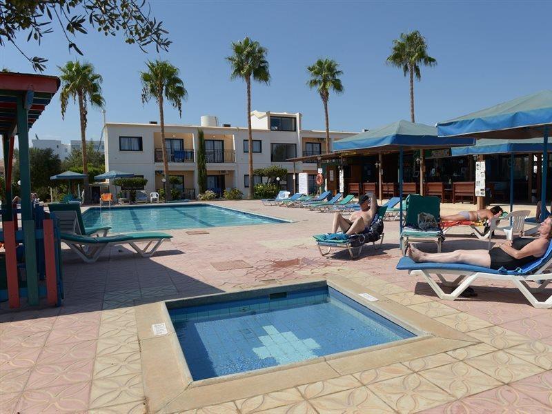 Aparthotel Carina 2*