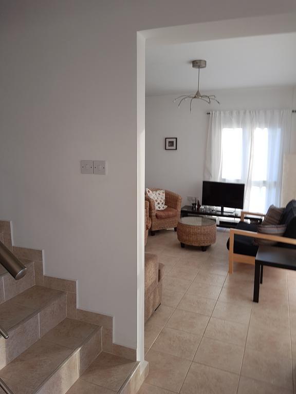 Aphrodite Beachfront Penthouse Ghaziveran