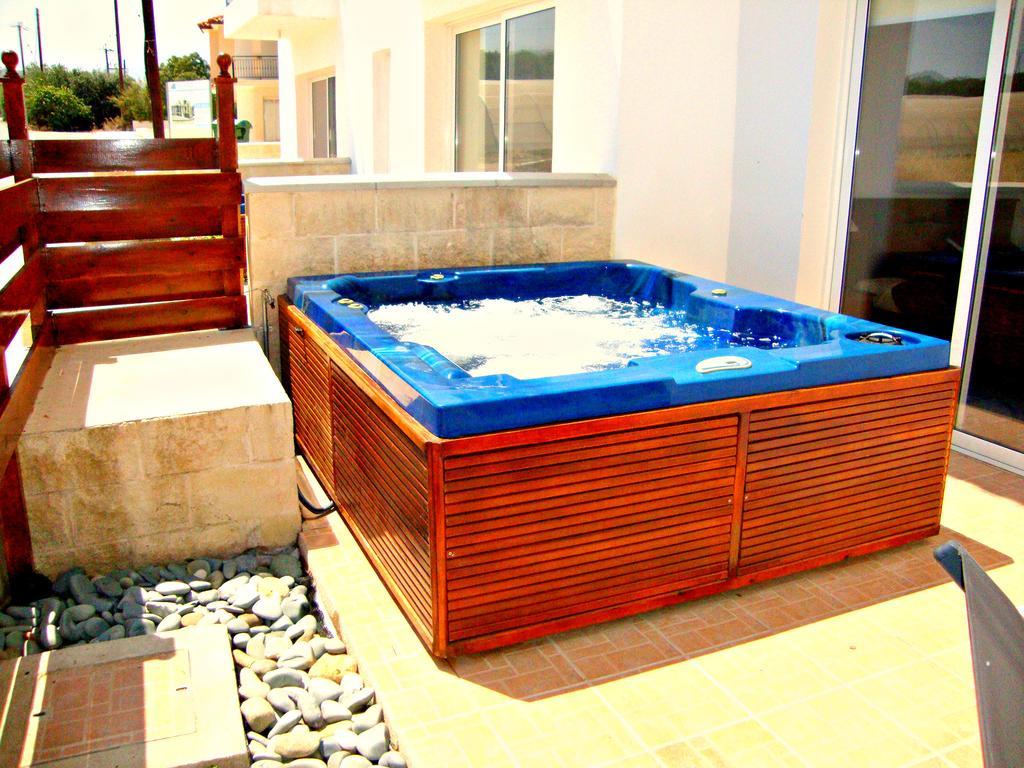 Appartement 1 Bedroom - Private Heated Jacuzzi - Large Communal Pool