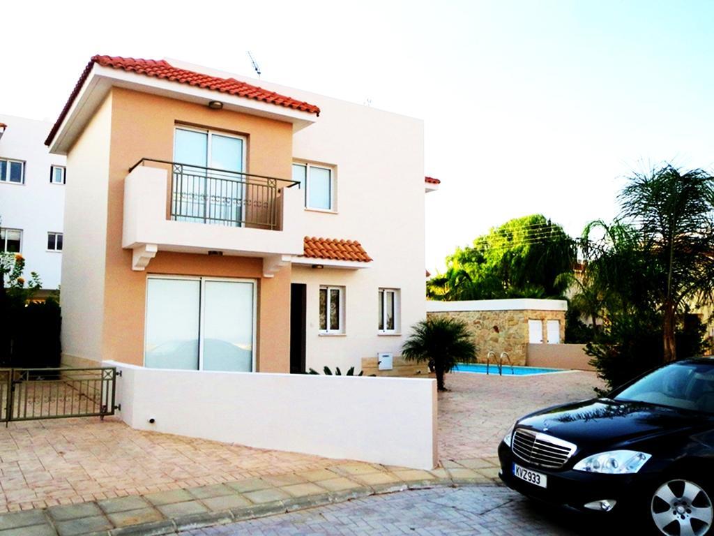 Chara Cynthiana Villa Paralimni