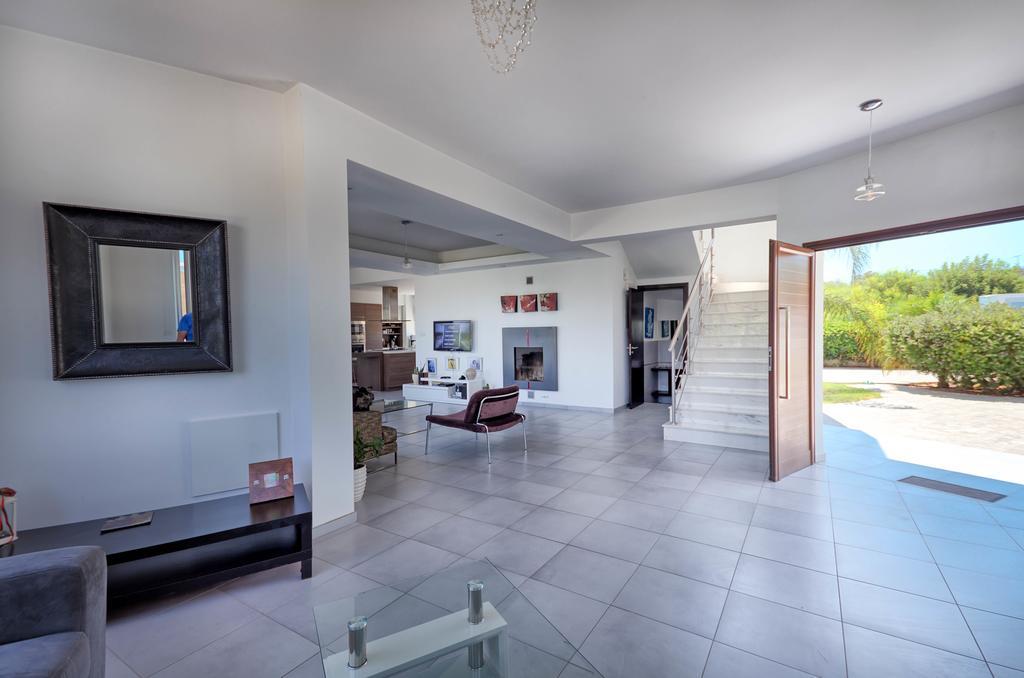 Akefalou Bay Villa