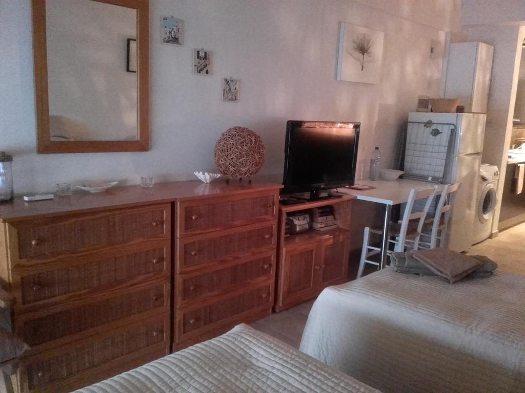 Direct Stadem Second Floor Apartment *