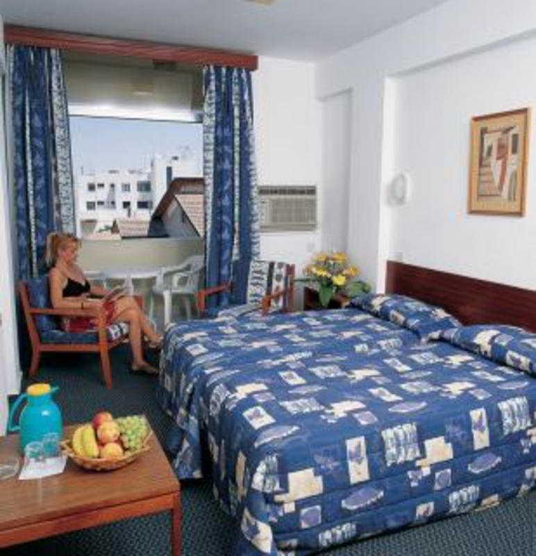 Crown Henipa Hotel