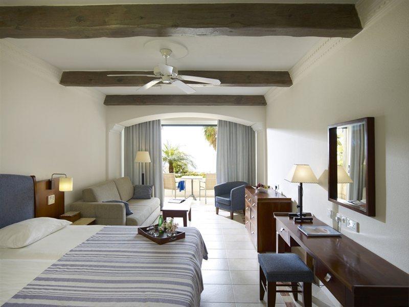 Columbia Beachotel Pissouri