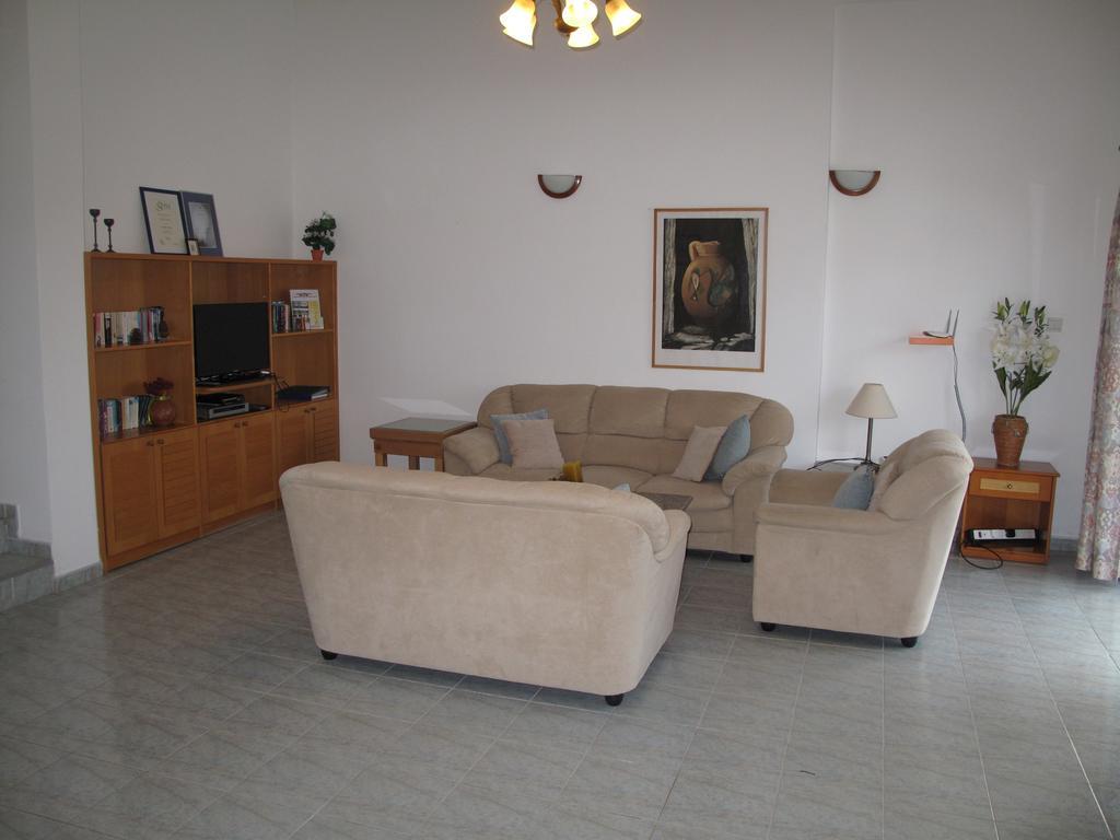 Villa Chriseleni Latchi *