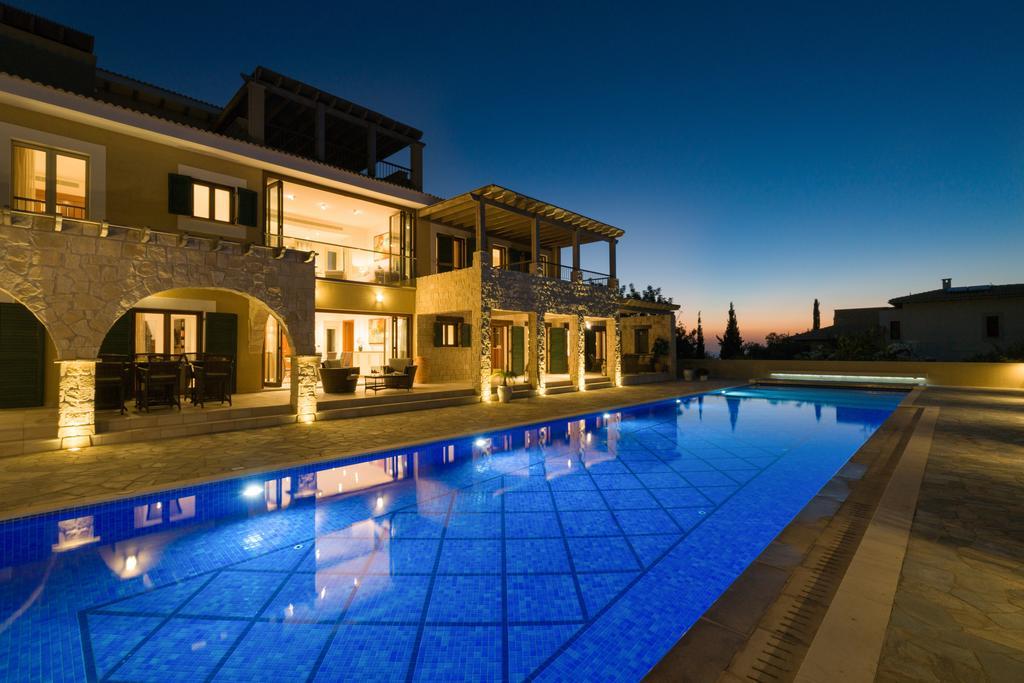 Villa 5 Bedroom Villa Rio With Large Private Pool And Hot Tub, Aphrodite Hills Resort Kouklia