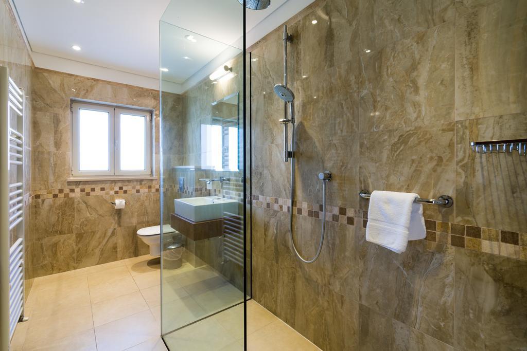 5 Bedroom Villa Rio With Large Private Pool And Hot Tub, Aphrodite Hills Resort