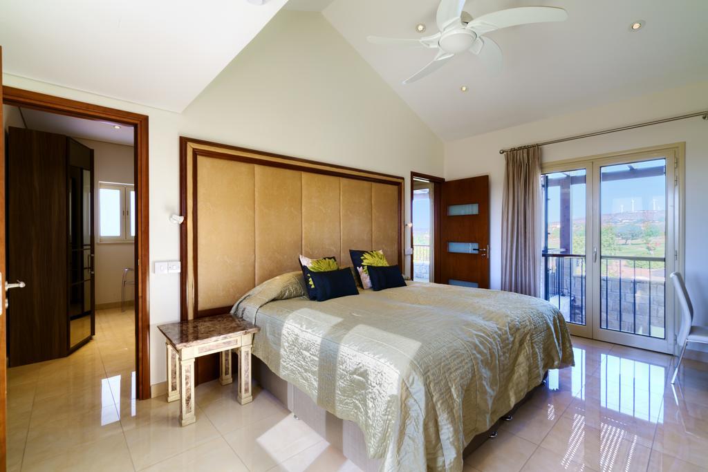 Villa 5 Bedroom Villa Rio With Large Private Pool And Hot Tub, Aphrodite Hills Resort Kouklia