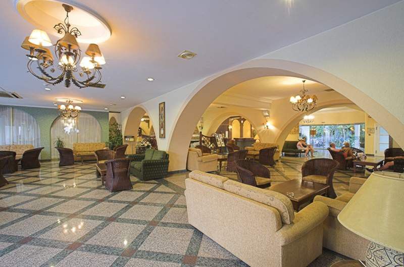 Golden Arches Hotel 3*