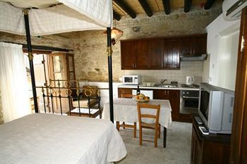 Leonidas Village * Goudhi