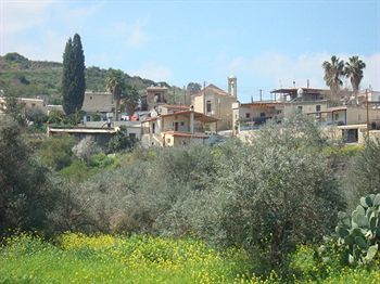 Leonidas Village Country house Goudhi