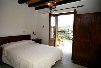 Leonidas Village Goudhi