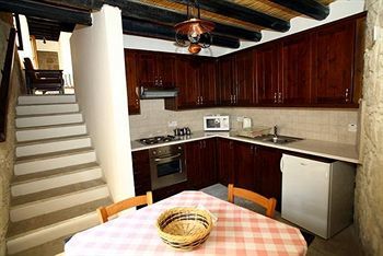 Country house Leonidas Village Goudhi