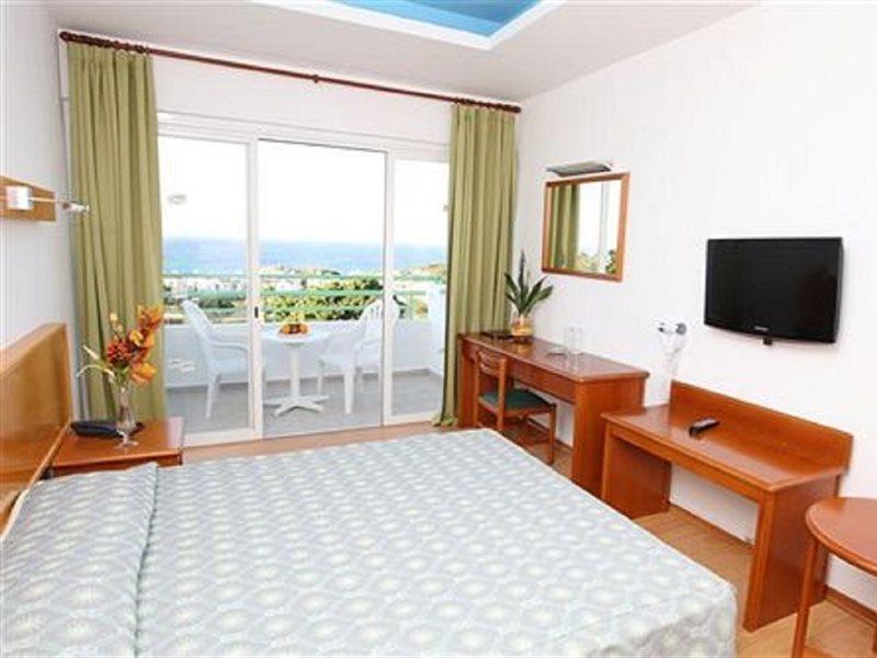 Adelais Bay 3*