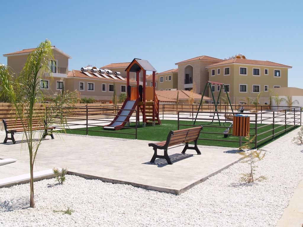 Kyklades & Paralimni