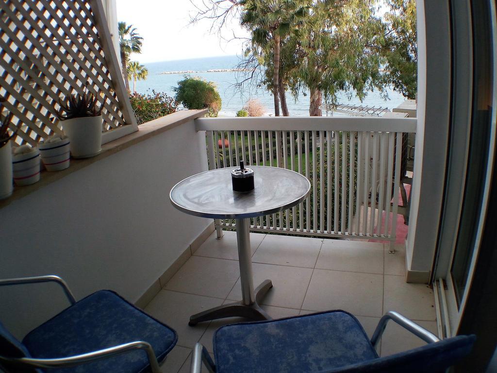 Apartment Alakatoudi On The Beach Limassol