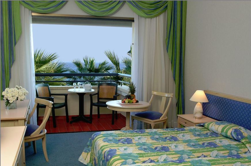 Palm & Larnaca