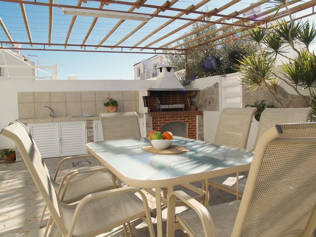 Ithaca Villa *
