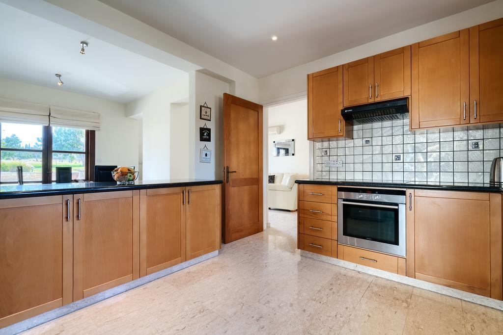 Villa 3 Bedroom Anassa With Private Pool And Gardens, Aphrodite Hills *