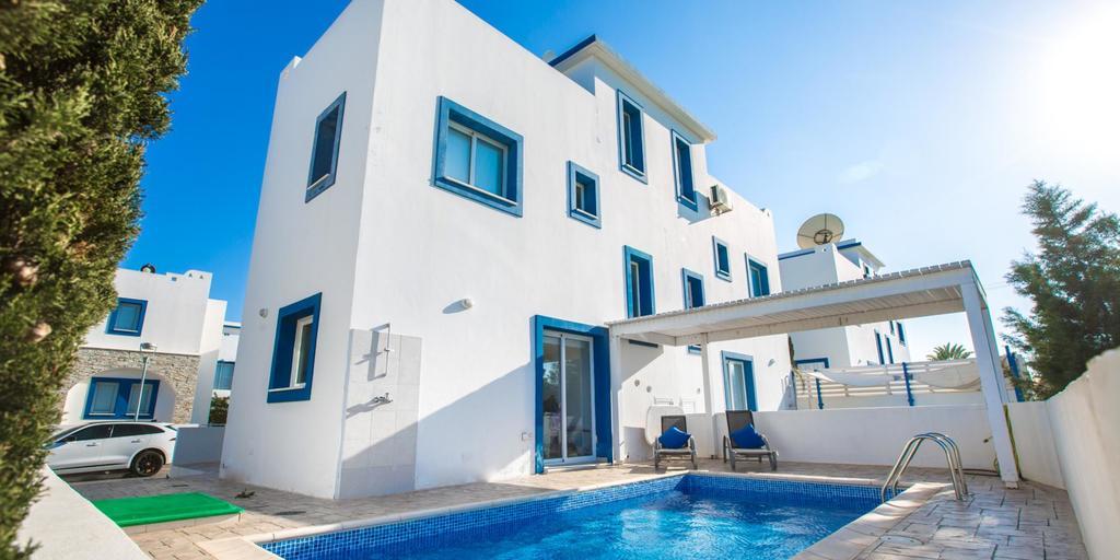 Sea View Villa *