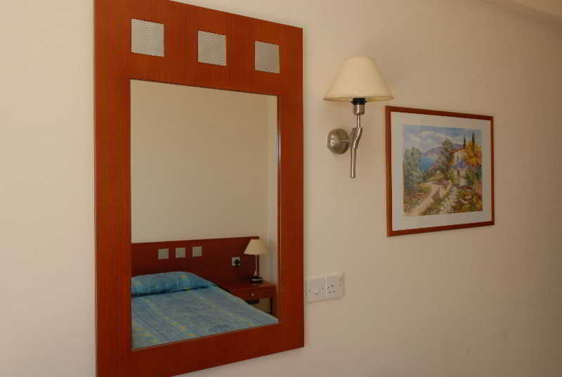 Iris Hotel