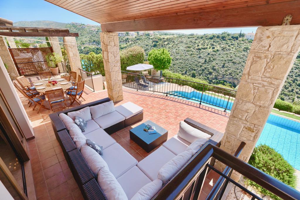 4 Bedroom Helidoni With Private Infinity Pool, Aphrodite Hills Villa *