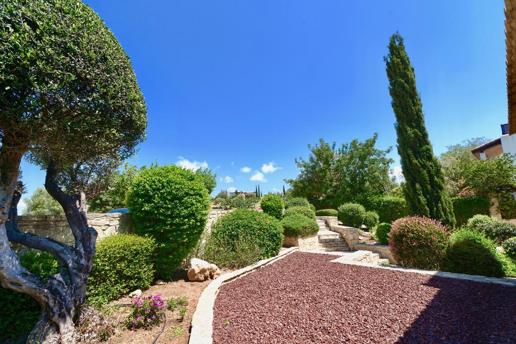 4 Bedroom Helidoni With Private Infinity Pool, Aphrodite Hills Villa Kouklia
