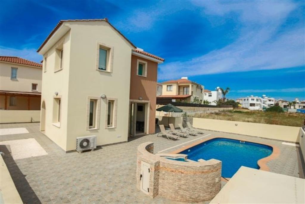 Florie Villa Protaras