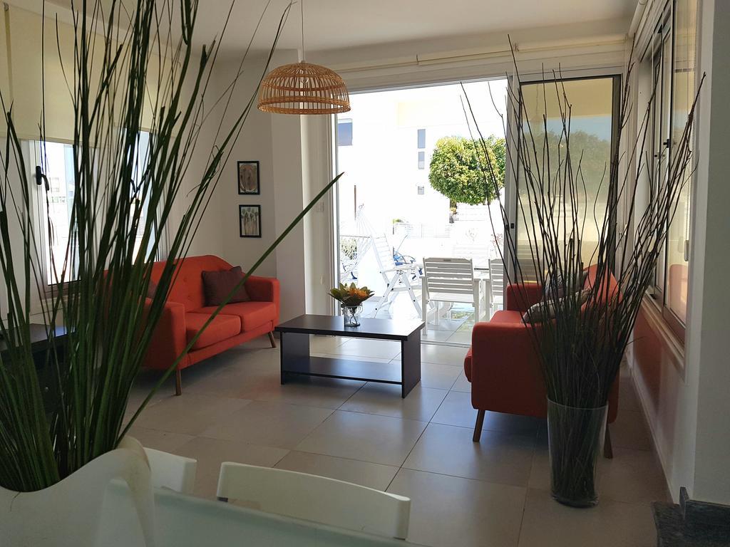 Colonial Beach Villa 16 & 15 Perivolia