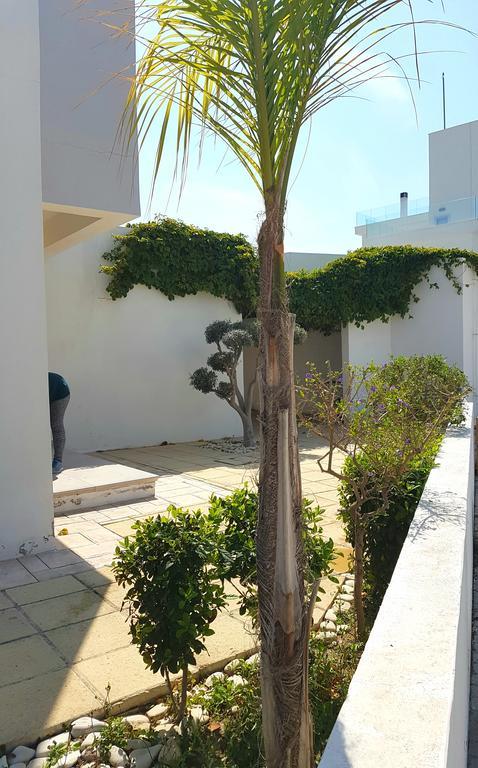 Colonial Beach Villa 16 & 15 * Perivolia