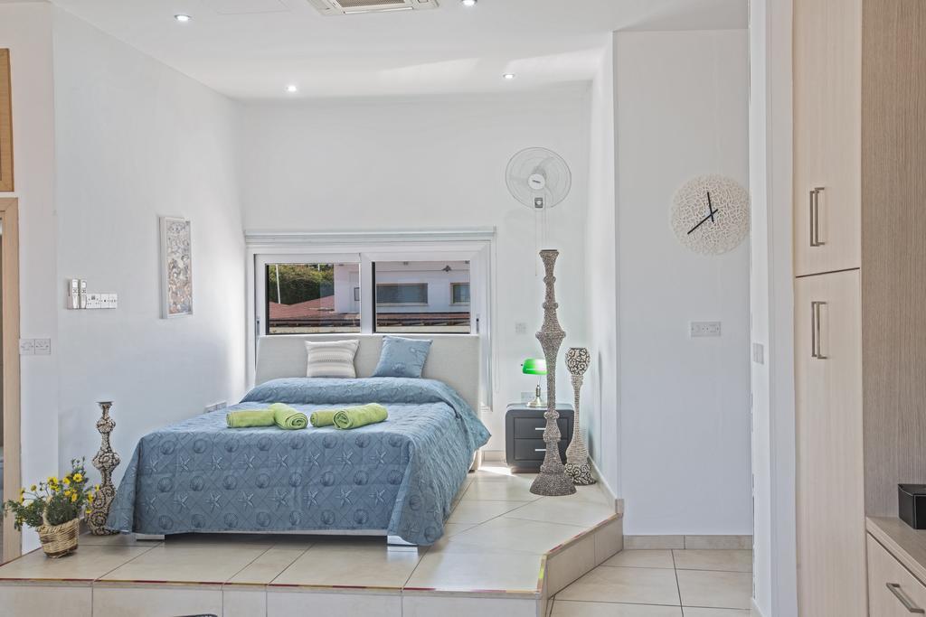 Pallini Court *