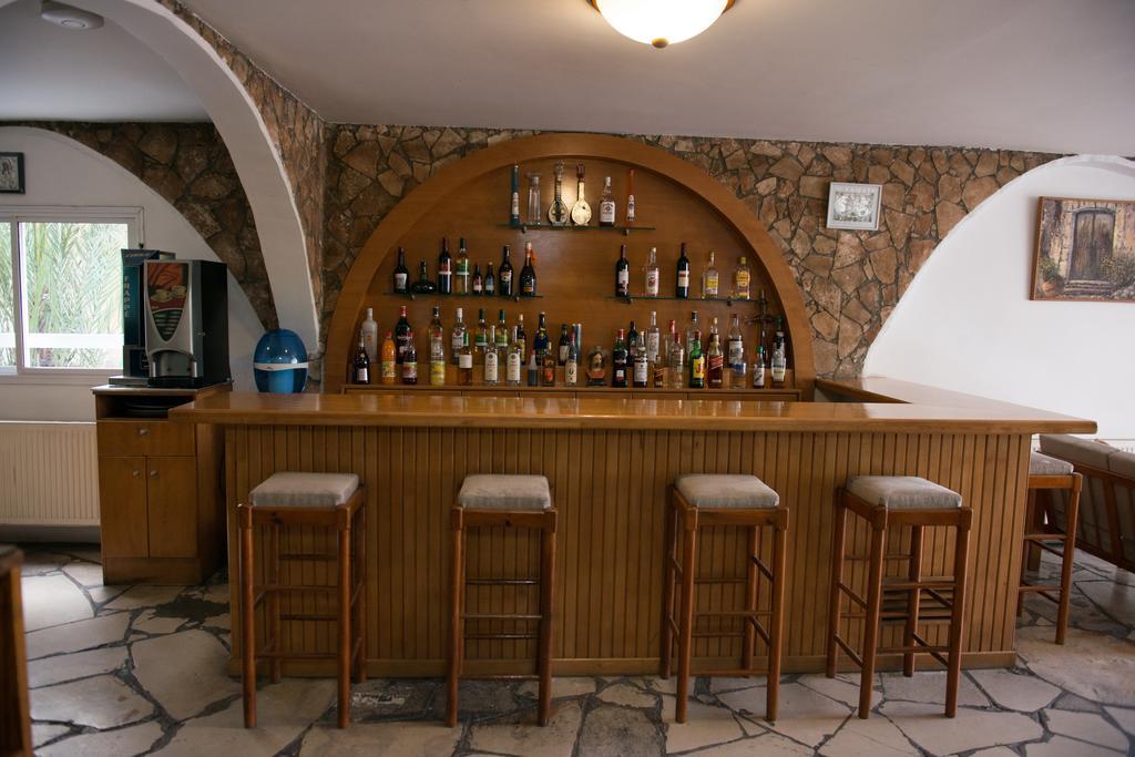 Le Village Hotel *