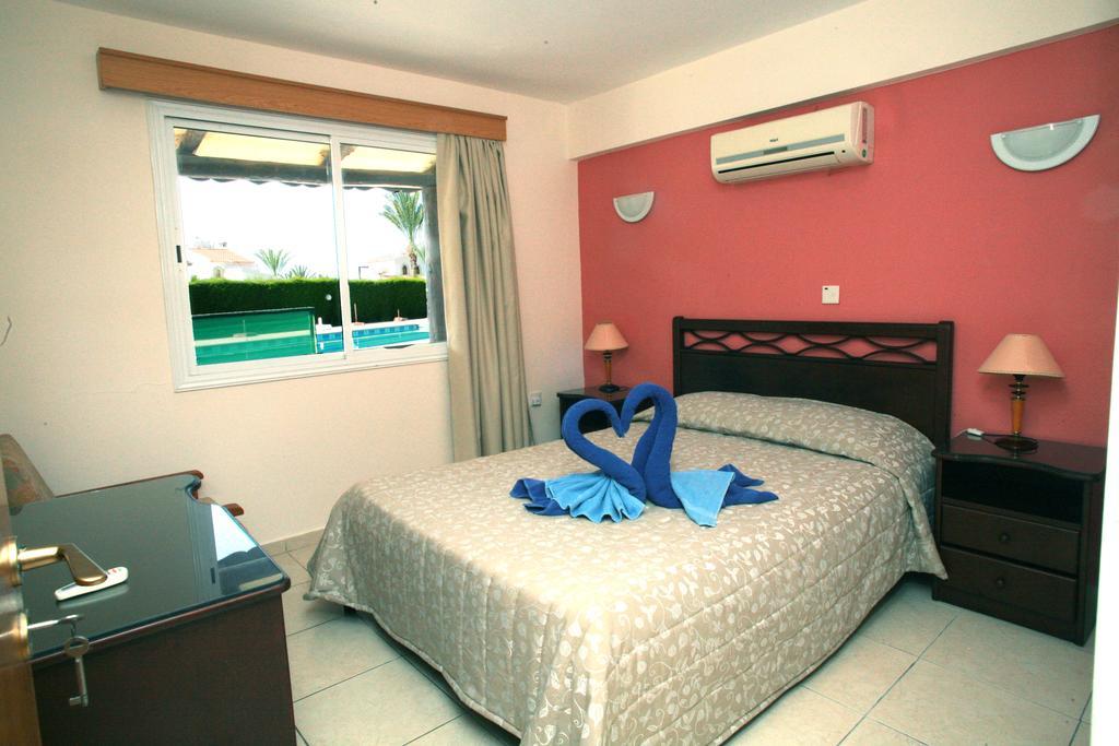 Petsas Aparthotel 3*