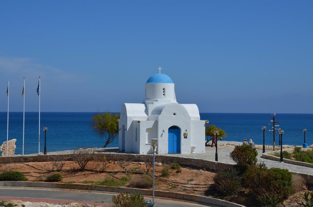 Domino Blue * Paralimni